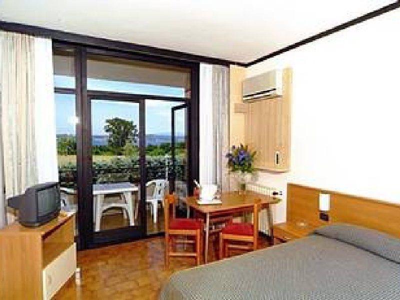 Hotel Residence Holiday Sirmione Room photo